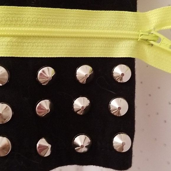 Neon punk studded crop top - Picture 8 of 8